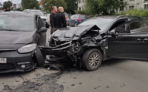 Выпивший водитель повредил 5 машин на улице Жени Егоровой