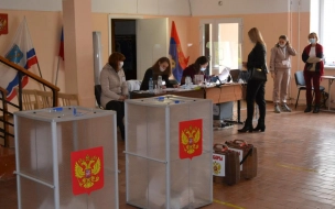 Главы администраций поселений Выборгского района приходят голосовать семьями