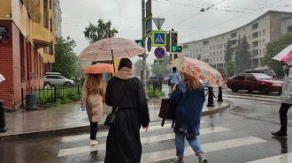На Петербург надвигается гроза. Неработающие "ливневки" могут привести к потопу