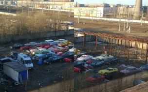 На юге города обнаружили заброшенную парковку с Lamborghini и Rolls-Royce