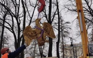 Бронзовый орёл с Румянцевского обелиска отправился на реставрацию