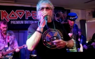 Умер первый вокалист хэви-метал группы Iron Maiden