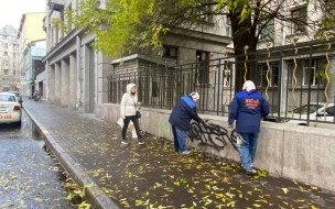 Коммунальщики отмыли от граффити здания на  8-й Советской