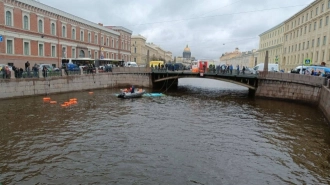 Водитель озвучил причину падения автобуса в Мойку в Петербурге