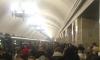 Движение по "красной" ветке метро ограничили из-за падения пассажира на пути