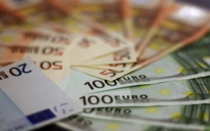 Впервые с 6 июля евро опустился ниже 87 рублей 