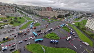 На проспекте Славы случился транспортный коллапс из-за дорожных работ 