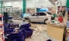 В Петербурге автомобиль въехал в помещение гипермаркета