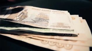 Пенсионер из Петербурга перевел 385 тыс. мошеннику за помощь с автоэкзаменом 