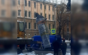 На Декабристов установили памятник Александру Блоку в Петербурге