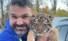 Суд Петербурга отобрал тигра у сотрудника московского цирка, который устроил с ним фотосессию