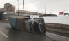 Из-за перевернувшегося грузовика на улице Типанова образовалась пробка 
