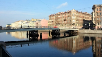 На Горсткином мосту повесили плакат в честь дня рождения Ленина