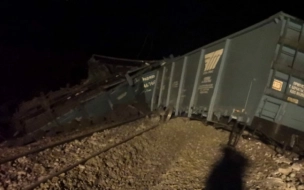 В Забайкалье более 30 вагонов двух грузовых поездов сошли с рельсов