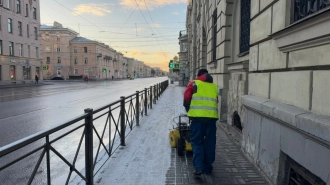 Свыше 680 единиц техники убирают Петербург в условиях меняющейся погоды