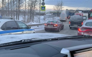 Московское шоссе вновь погрязло в пробках: у самосвала отвалился мост