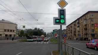 В Петербурге на 45 перекрестках установили светофорные секции для поворота налево