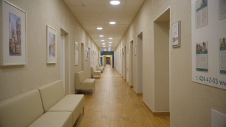 Мужчине назначили исправительные работы за угрозы и дебош в поликлинике Петербурга