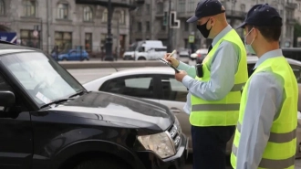 В Приморском районе ГАТИ выявила 30 нарушений правил парковки во дворах 