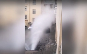 На Подольской улице прорвало трубу