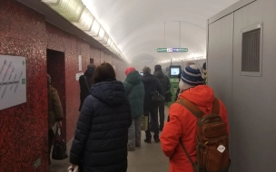 Утром "Маяковская" закрылась из-за задымления
