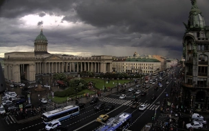 Над Казанским собором в Петербурге расступились облака 