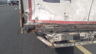 Двое пострадали в столкновении легкового и грузового автомобилей на М-11