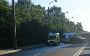 На Васильевском острове мотоциклист попал под колеса внедорожника