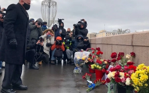 Иностранные послы возложили цветы к месту убийства Немцова