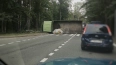 На Приморском шоссе возникла пробка в виде перевернувшег ...