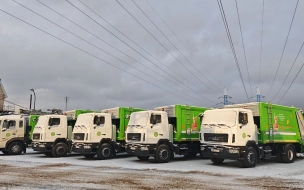 Петербург усилил вывоз отходов к праздникам двумя десятками мусоровозов