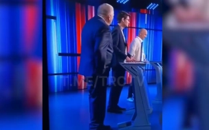 Жириновский едва не потерял брюки во время теледебатов