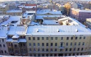 Дворы Петербурга расчищают от снега более 7 тысяч дворников и 700 машин