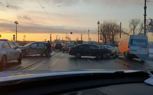 Видео: ДТП у Троицкого моста стало причиной пробок на Петроградке