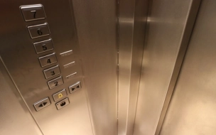 В Шушарах снова запустили лифт, рухнувший с жильцами