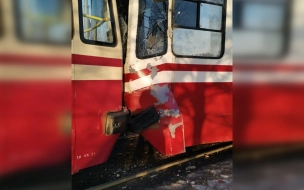 Трое петербуржцев пострадали в столкновении трамваев на Руставели