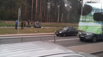 Водитель Chery разбился насмерть, вылетев из машины на тротуар в Петербурге