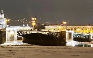 Дворцовый мост подсветят в цветах ленточки Ленинградской Победы