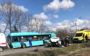 Водитель легковушки погиб в лобовом столкновении с пассажирским автобусом в Новом Петергофе