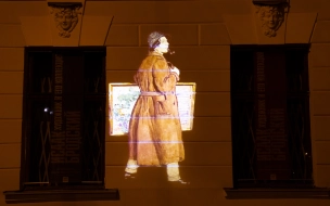 Дом художника Исаака Бродского  украсила световая инсталляция с его портретом
