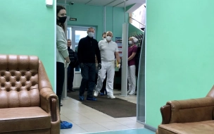 Губернатор Петербурга Александр Беглов осмотрел отремонтированную больницу в Зеленогорске 