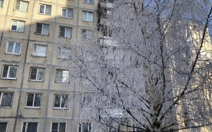 Из-за снега и обледенения в Петербурге объявили "желтый" уровень опасности