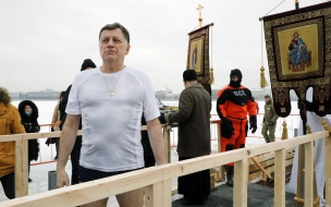 Спикер петербургского парламента окунулся в купель у Петропавловской крепости