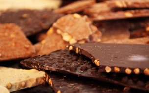 В гипермаркете Петербурга задержали сладкоежку, укравшего 108 плиток шоколада