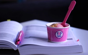 Baskin Robbins сменили вывески на Brand ICE в Петербурге