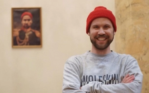 Петербуржец, который повесил свой портрет в военной галерее, готов стать волонтером в качестве извинения Эрмитажу