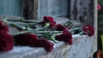 К Генконсульству Турции петербуржцы приносят цветы