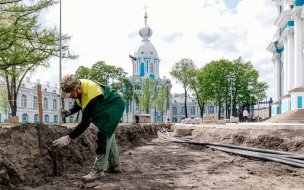 В саду у монастыря Смольного собора будут транслировать богослужения