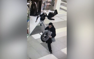Полиция задержала подозреваемого в ограблении магазина женского магазина на Заневском