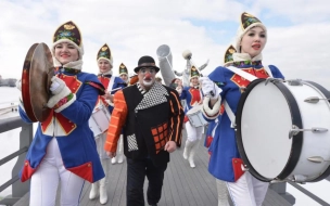 "Смешной фестиваль" в Петербурге открыли полуденным выстрелом из пушки